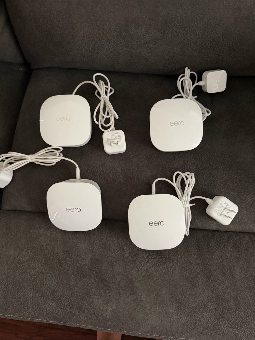 EERO 6 - in White — Quad Pack(4 total)
Used but works great-